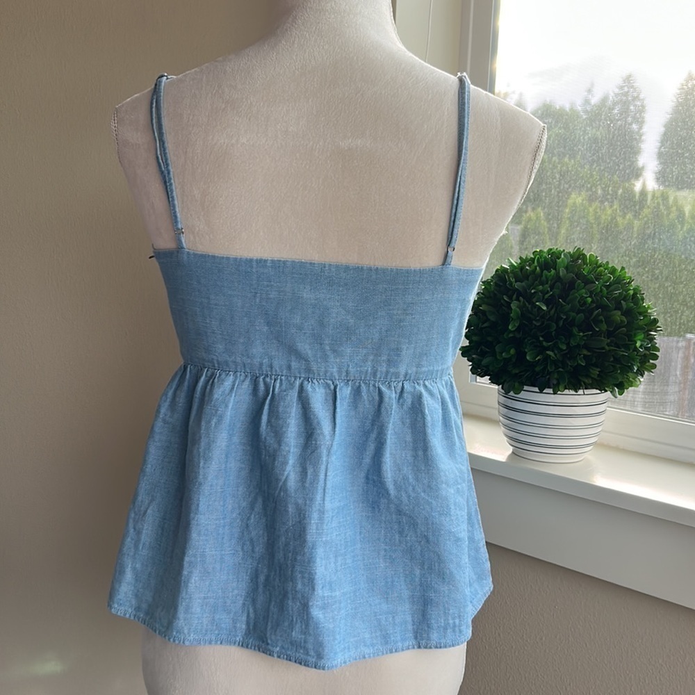 Madewell Chambray Tie-Front key hole camitop - Picture 8 of 10
